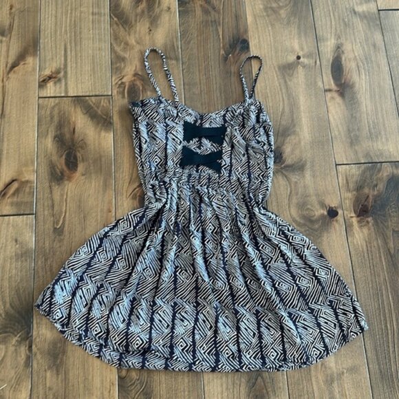 Volcom Dress with back cutout | Size Medium - Picture 2 of 3